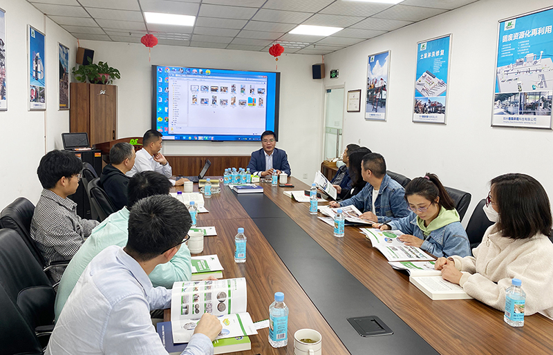 華中科技大學、中南大學一行蒞臨德森生產基地考察調研.jpg