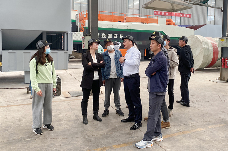 華中科技大學、中南大學一行蒞臨德森生產基地考察調研